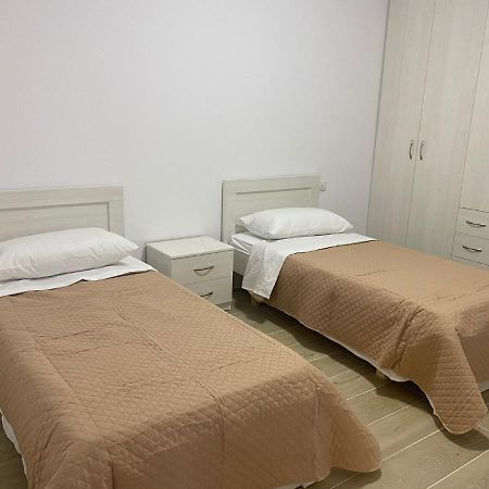 Agetina'S Apartaments Vlorë Buitenkant foto