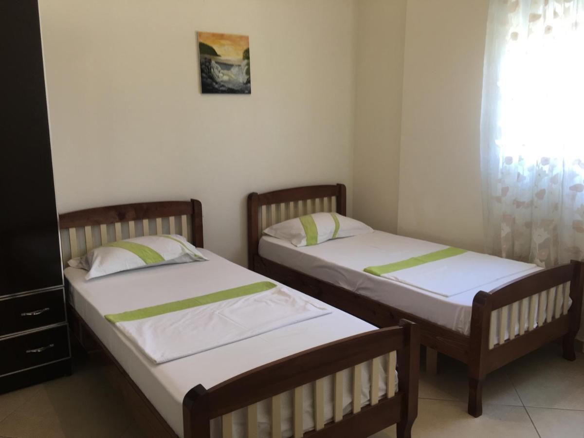 Agetina'S Apartaments Vlorë Buitenkant foto