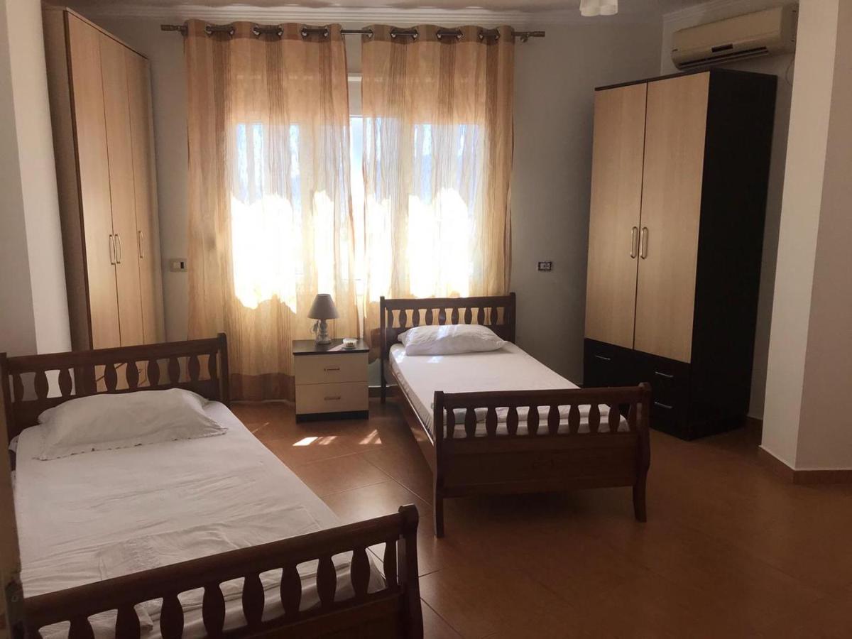 Agetina'S Apartaments Vlorë Buitenkant foto