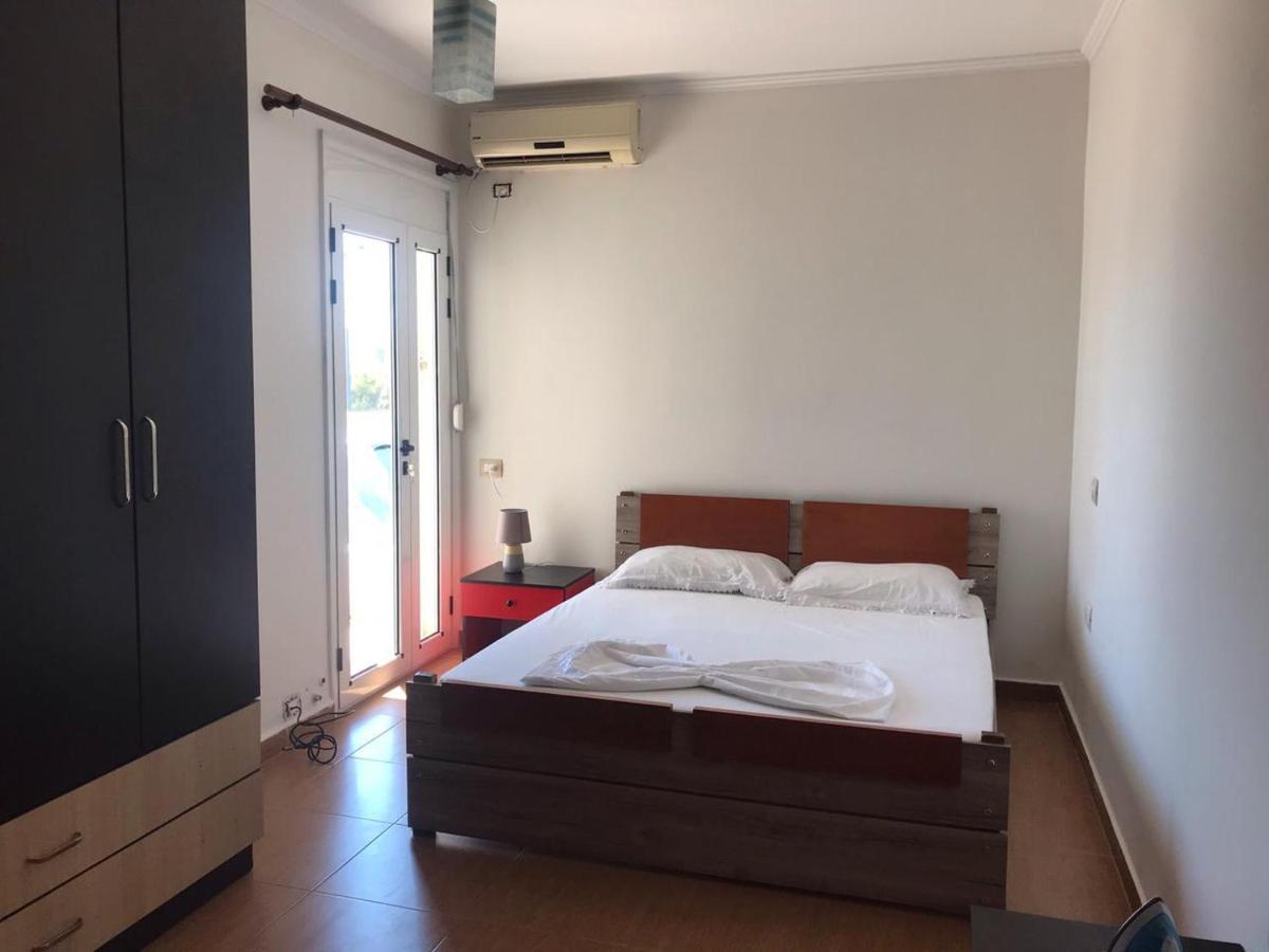 Agetina'S Apartaments Vlorë Buitenkant foto