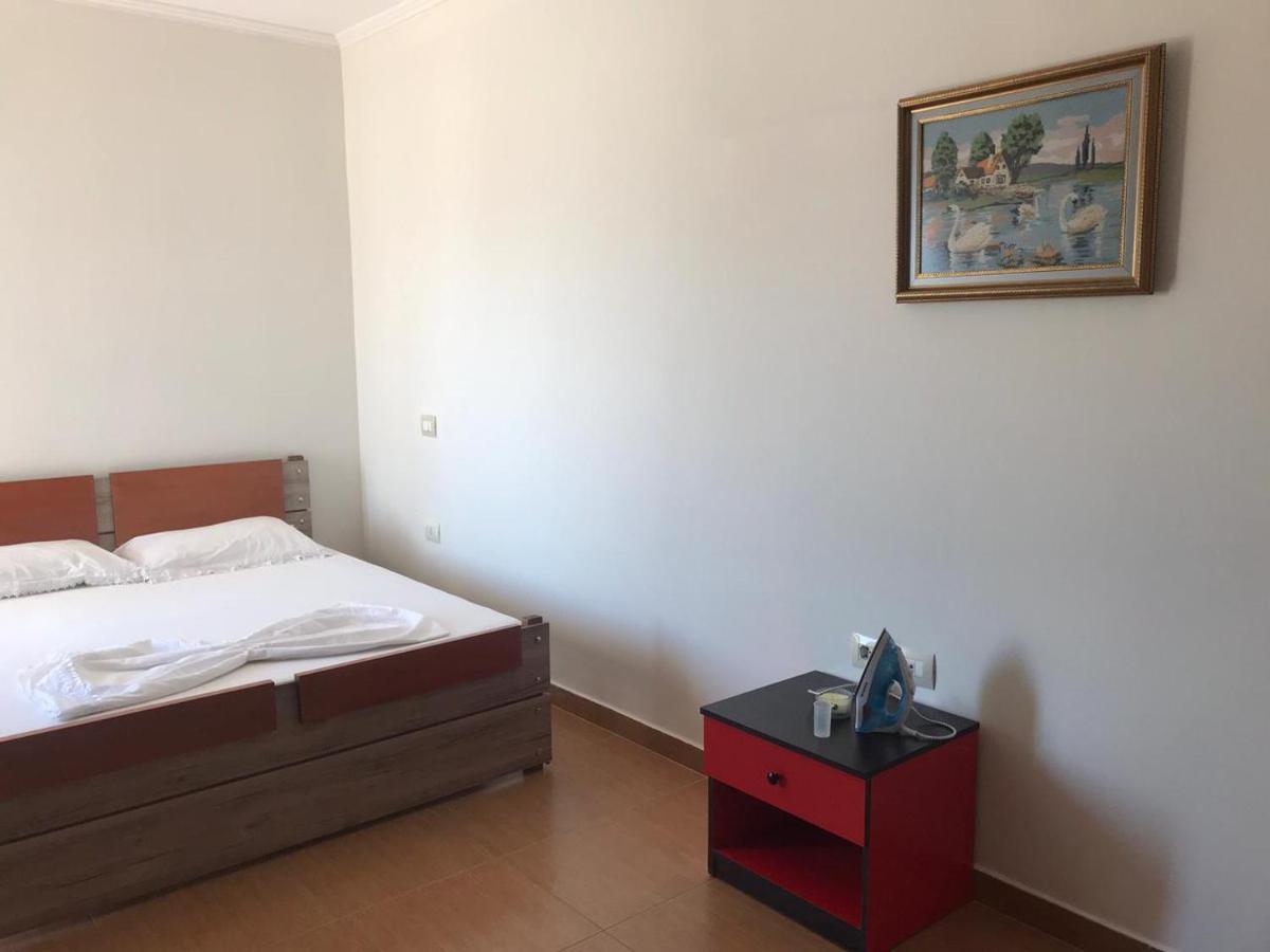 Agetina'S Apartaments Vlorë Buitenkant foto