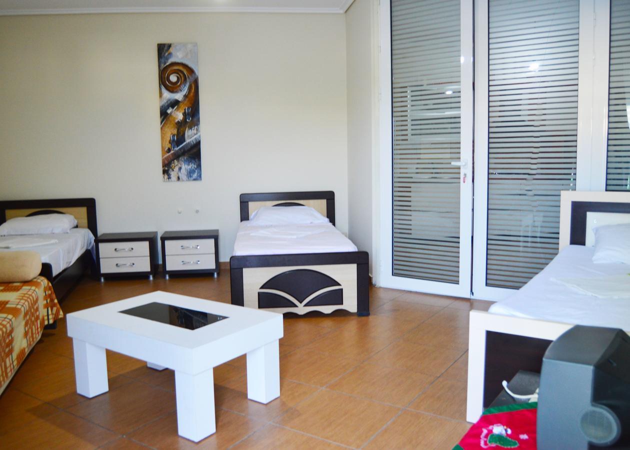 Agetina'S Apartaments Vlorë Buitenkant foto