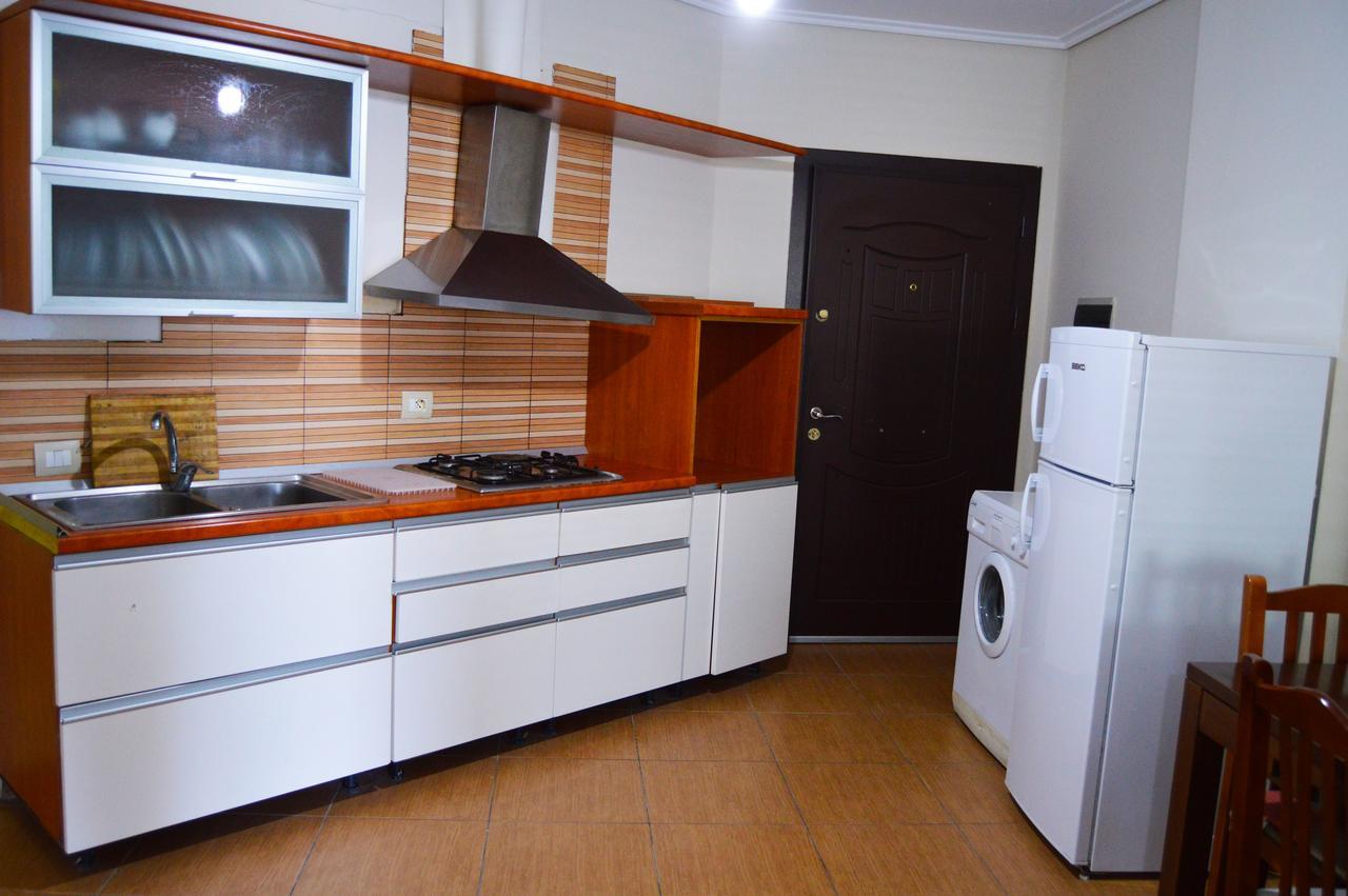 Agetina'S Apartaments Vlorë Buitenkant foto